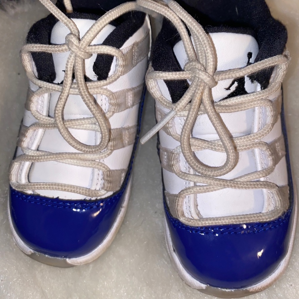 Nike air jordans 11 retro preowned need cleaning